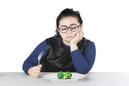 女人感到厌倦与花椰菜