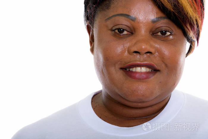 快乐的胖黑色非洲女人从刚果微笑 rea 的特写照片-正版商用图片0xpcgm