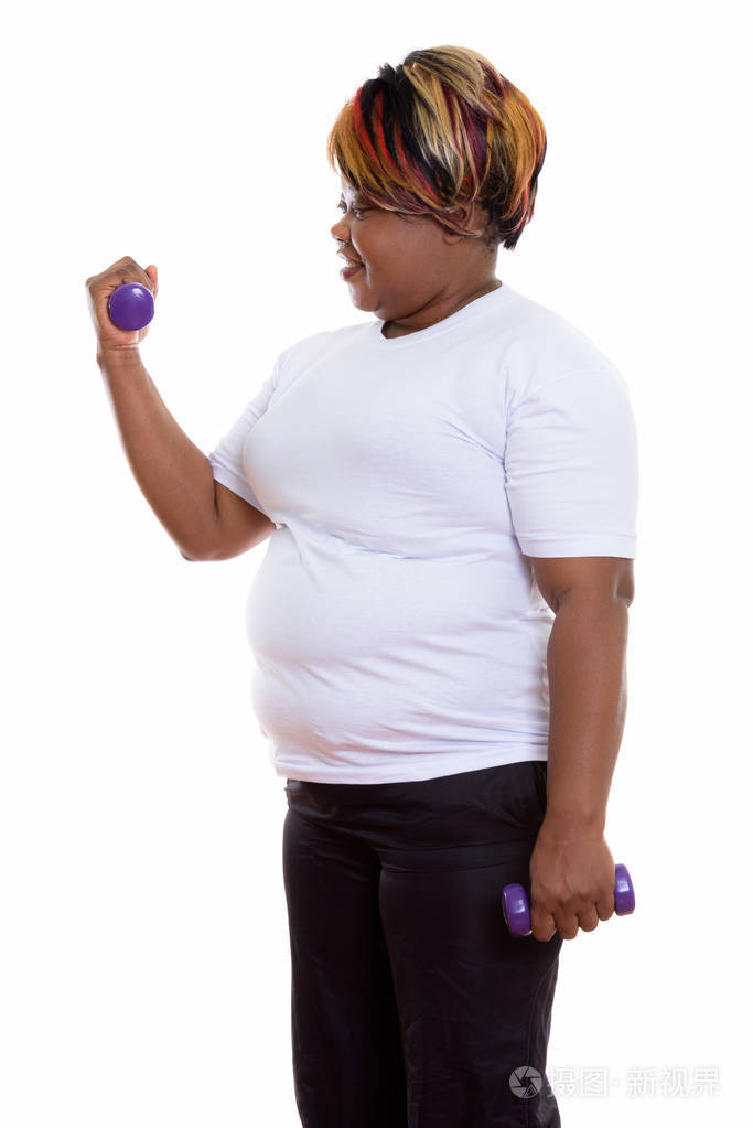 配置文件视图的快乐胖黑色非洲女人微笑着莱斯