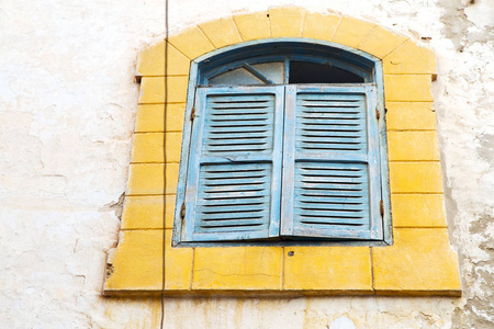 窗口在摩洛哥黄色瓦尔砖历史