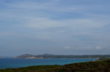 海滩和撒丁岛水晶海的全景