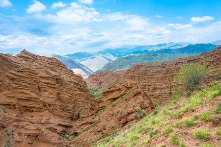 美丽的山景观在风积山，Kyrgyzsta