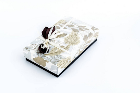 彩色蜡笔颜色蝴蝶结的礼品盒，礼品概念