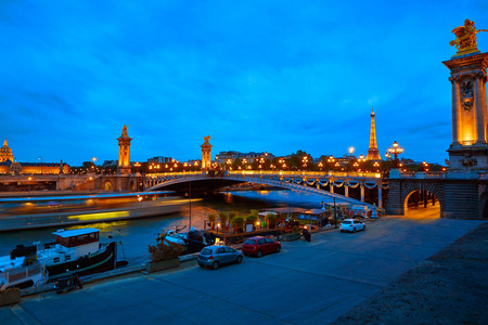 亚历山大三世桥在巴黎塞纳河法国