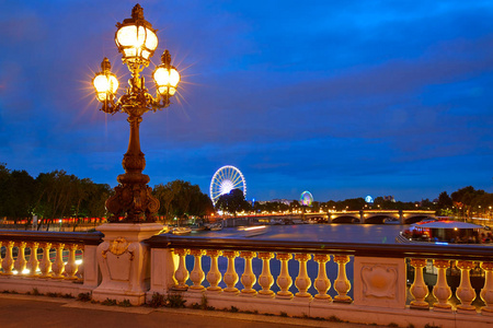 亚历山大三世桥在巴黎塞纳河法国