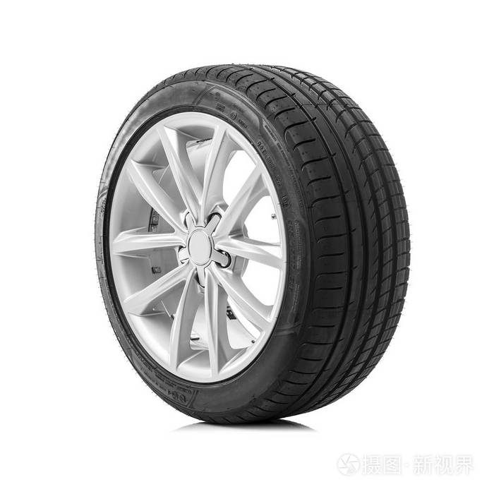 在白色背景上的车车轮