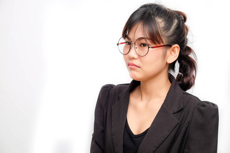 信心十足的亚洲商业女人戴眼镜图片