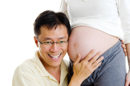 亚洲的怀孕夫妇