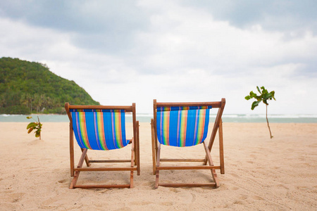 条纹的沙滩椅图片