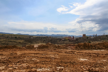 维诺格拉多夫镇附近的粘土矿山