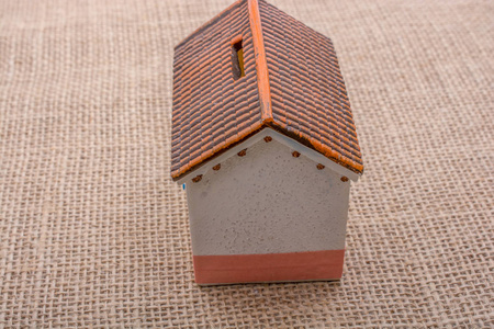 棕色的背景模型小屋