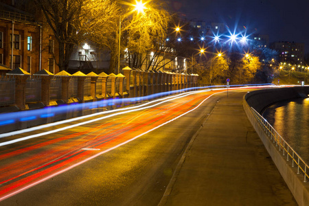 晚上我市市区道路图片