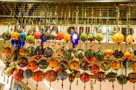 多彩的土耳其陶瓷球作为纪念品
