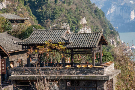 湖北夷陵长江三峡光影子峡谷在三峡人湾王小屋里