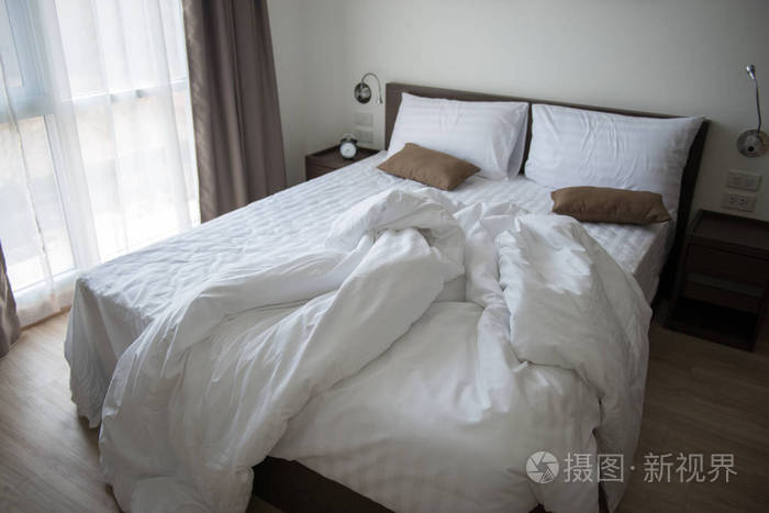 凌乱的毛毯,床上用品上