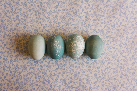 鸡蛋复活节背景蓝色