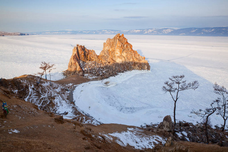 在冬天，海角白手起家，贝加尔湖岩沙曼卡河