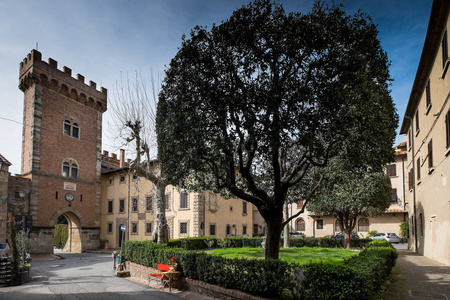 Bolgheri 里, 窝那，托斯卡纳小村庄和中世纪拱