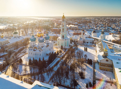 在三位一体圣 Sergy 修道院在冬天的鸟瞰图