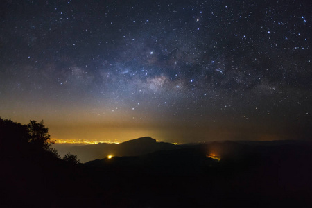 银河系在清迈茵銮清道高山图片