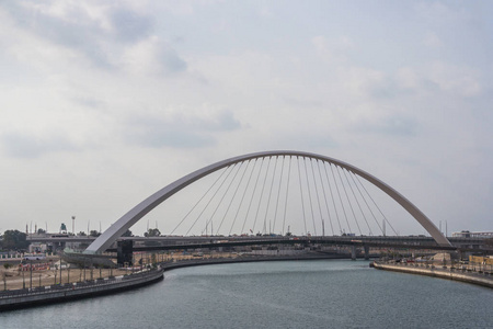 阿联酋迪拜水运河人行拱桥 照片