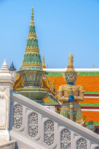 巨大的恶魔守护着帕雅寺佛寺，大皇宫，曼谷