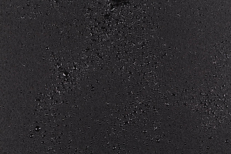 黑石头上的水滴照片