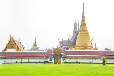 玉佛寺，寺在皇家大 Palac 的翡翠佛