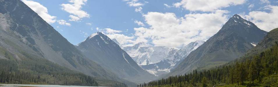 旅行到阿尔泰山图片