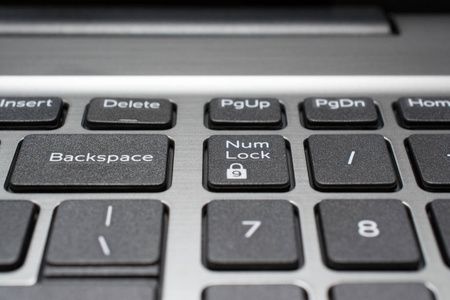 现代笔记本电脑键盘特写