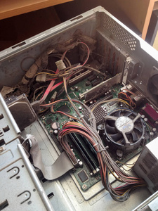 工厂里的旧电脑