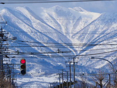 电极和山在日本