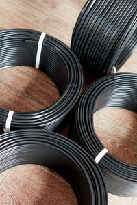 黑色电缆彩色电线电缆黄色电缆领带高压电缆截面彩色电线电缆在波纹管