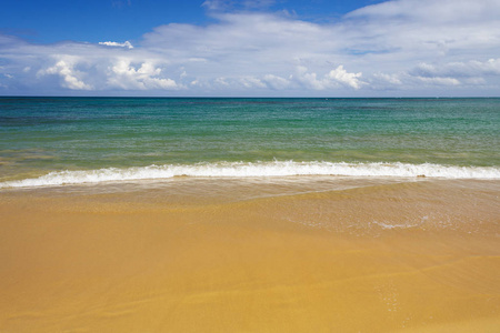 在沙滩上的海浪