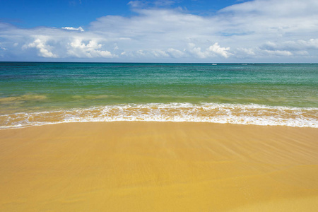 在沙滩上的海浪