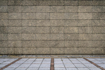 花岗岩瓷砖墙和混凝土砌块路面