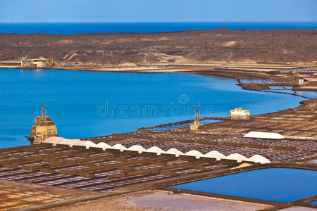 盐业精炼厂，来自lanzarote janubio的盐水