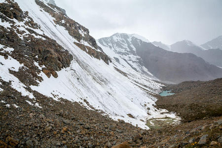 天山小湖雪山