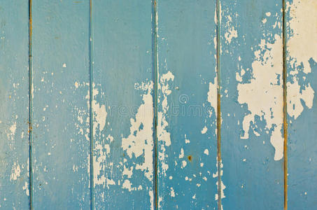 背景为生锈损坏的蓝色硬木门
