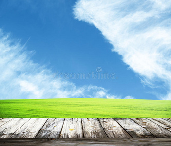 蓝天木地板春绿