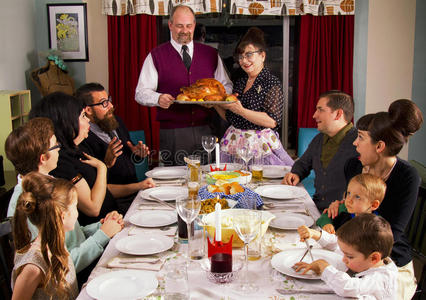 大型复古家庭感恩节晚餐火鸡