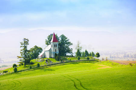 斯洛伐克乡村教堂全景图