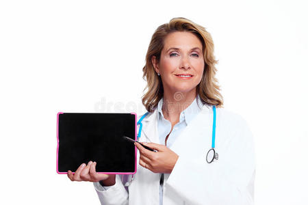 一位带平板电脑的女医生。