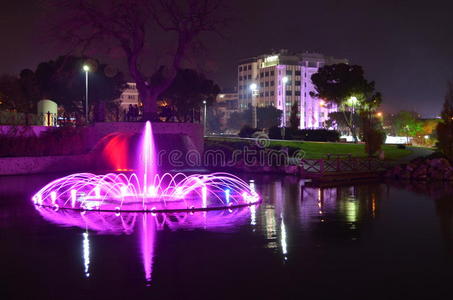 夜间泳池景观