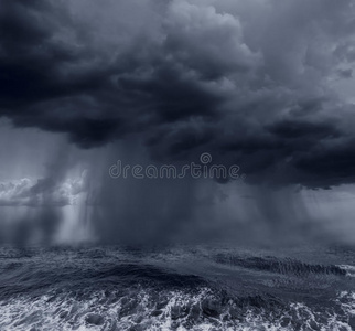 暴风雨的海洋