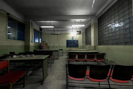 学校废弃的会议室图片