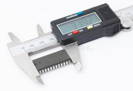 电子卡尺测量IC