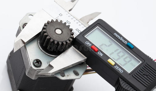 卡尺齿轮电子卡尺测量齿轮尺寸照片