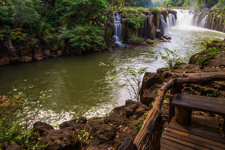 Phasom 瀑布 Tad 在热带国家老挝