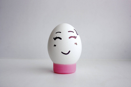 鸡蛋的笑脸单独概念的可爱的笑容